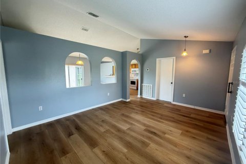 House in Winter Haven, Florida 3 bedrooms, 144.46 sq.m. № 2393729 - photo 7