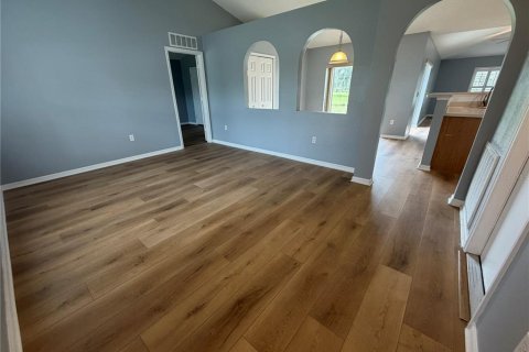 House in Winter Haven, Florida 3 bedrooms, 144.46 sq.m. № 2393729 - photo 6