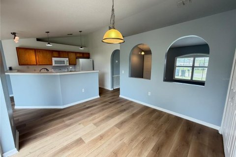 House in Winter Haven, Florida 3 bedrooms, 144.46 sq.m. № 2393729 - photo 8