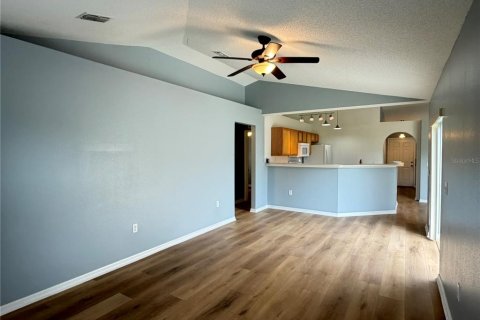 House in Winter Haven, Florida 3 bedrooms, 144.46 sq.m. № 2393729 - photo 13