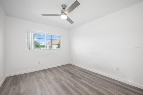 House in Orlando, Florida 3 bedrooms, 129.88 sq.m. № 1816770 - photo 2