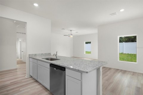 House in Astatula, Florida 5 bedrooms, 228.63 sq.m. № 1851001 - photo 5