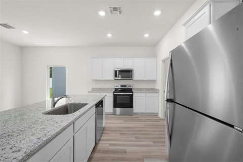 House in Astatula, Florida 5 bedrooms, 228.63 sq.m. № 1851001 - photo 4