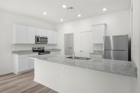 House in Astatula, Florida 5 bedrooms, 228.63 sq.m. № 1851001 - photo 3