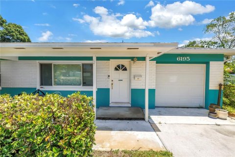 Casa en venta en Saint Petersburg, Florida, 3 dormitorios, 99.87 m2 № 1782856 - foto 2