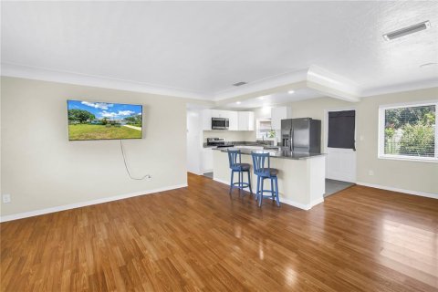 Casa en venta en Saint Petersburg, Florida, 3 dormitorios, 99.87 m2 № 1782856 - foto 4