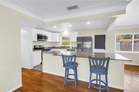Casa en venta en Saint Petersburg, Florida, 3 dormitorios, 99.87 m2 № 1782856 - foto 5