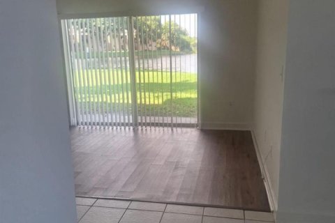 Copropriété à louer à Pembroke Pines, Floride: 3 chambres, 101.54 m2 № 2401411 - photo 3