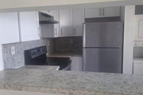 Copropriété à louer à Pembroke Pines, Floride: 3 chambres, 101.54 m2 № 2401411 - photo 2