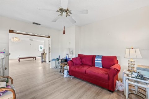Casa en venta en Sun City Center, Florida, 2 dormitorios, 109.62 m2 № 1900303 - foto 13