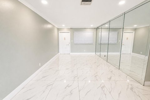 Купить кондоминиум в Дирфилд-Бич, Флорида 3 комнаты, 61.32м2, № 2177533 - фото 3