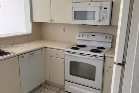 Снять в аренду кондоминиум в Хайалиа, Флорида 2 спальни, 89.84м2, № 2079515 - фото 9