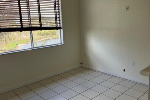 Снять в аренду кондоминиум в Хайалиа, Флорида 2 спальни, 89.84м2, № 2079515 - фото 8