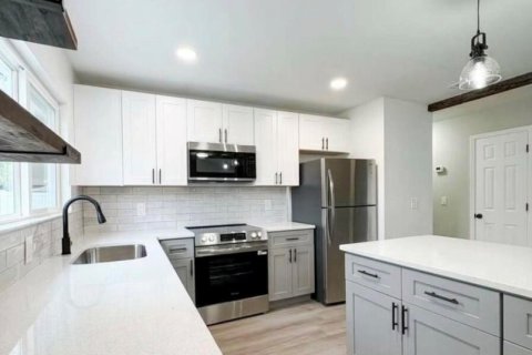 House in Port St. Lucie, Florida 2 bedrooms, 109.25 sq.m. № 2399630 - photo 3