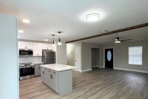 House in Port St. Lucie, Florida 2 bedrooms, 109.25 sq.m. № 2399630 - photo 2