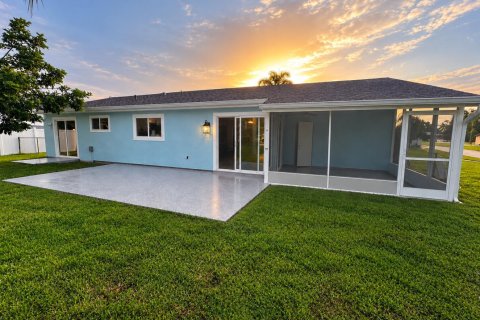 House in Port St. Lucie, Florida 2 bedrooms, 109.25 sq.m. № 2399630 - photo 11