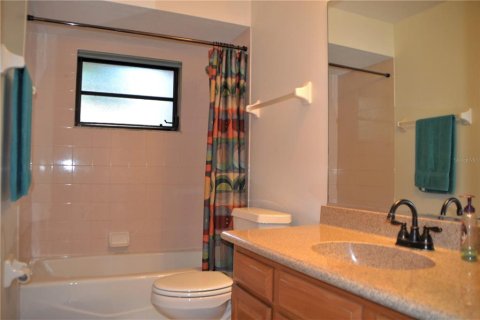 House in Venice, Florida 3 bedrooms, 148.74 sq.m. № 2151125 - photo 27