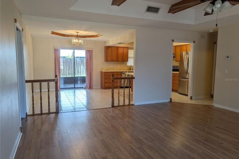 House in Venice, Florida 3 bedrooms, 148.74 sq.m. № 2151125 - photo 5