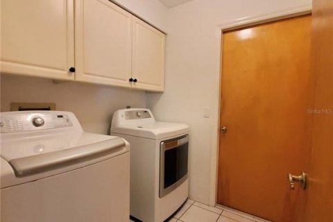 House in Venice, Florida 3 bedrooms, 148.74 sq.m. № 2151125 - photo 29