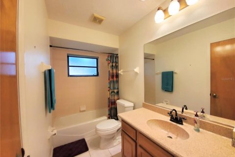 House in Venice, Florida 3 bedrooms, 148.74 sq.m. № 2151125 - photo 26