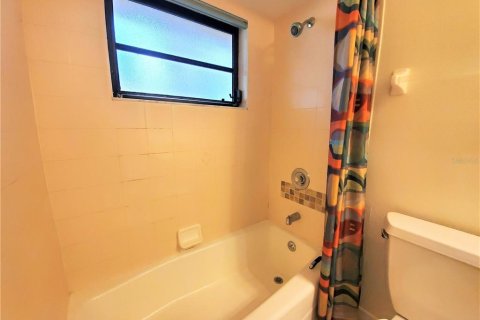 House in Venice, Florida 3 bedrooms, 148.74 sq.m. № 2151125 - photo 28