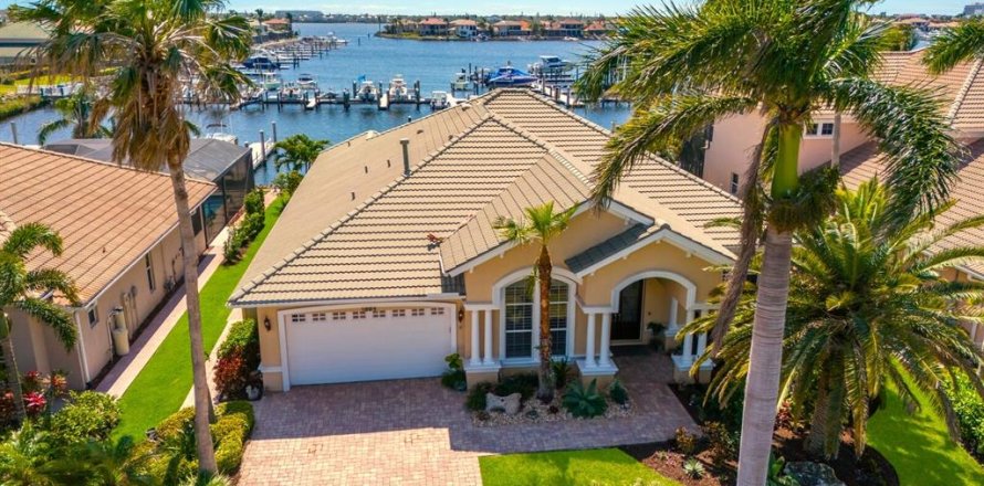 House in Palmetto, Florida 4 bedrooms, 299.33 sq.m. № 1583397