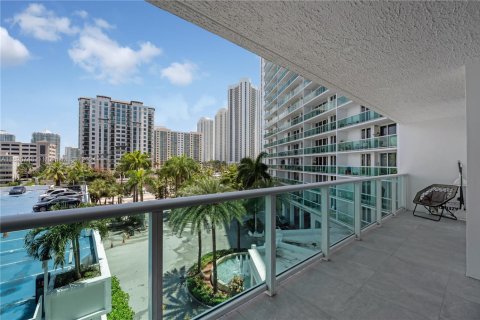 Condominio en venta en Sunny Isles Beach, Florida, 1 dormitorio, 92.07 m2 № 1977205 - foto 16