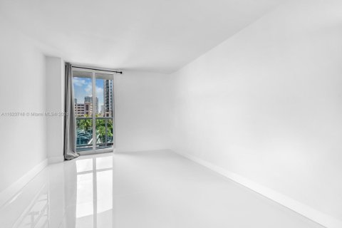 Condominio en venta en Sunny Isles Beach, Florida, 1 dormitorio, 92.07 m2 № 1977205 - foto 13