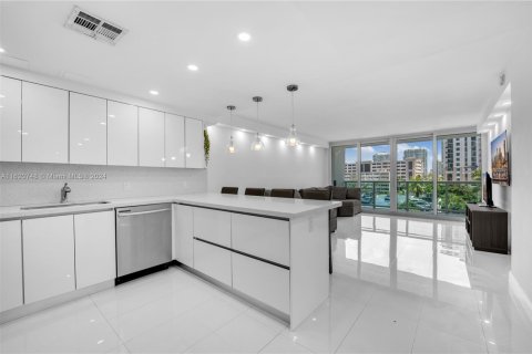 Condominio en venta en Sunny Isles Beach, Florida, 1 dormitorio, 92.07 m2 № 1977205 - foto 7
