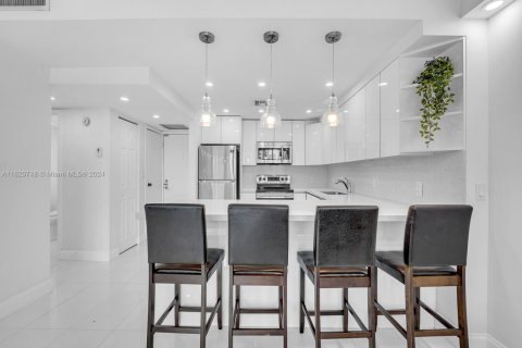 Condominio en venta en Sunny Isles Beach, Florida, 1 dormitorio, 92.07 m2 № 1977205 - foto 8