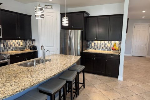 Villa ou maison à louer à North Port, Floride: 4 chambres, 265.33 m2 № 2166439 - photo 8