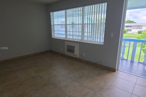 Condo in West Palm Beach, Florida, 1 bedroom  № 1241586 - photo 3
