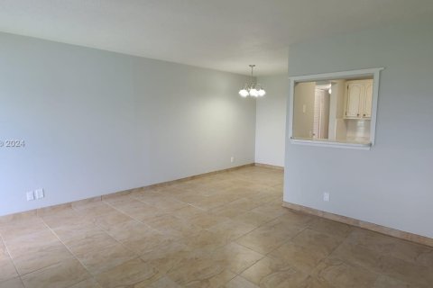 Condo in West Palm Beach, Florida, 1 bedroom  № 1241586 - photo 2