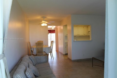Condo in West Palm Beach, Florida, 1 bedroom  № 1241586 - photo 1