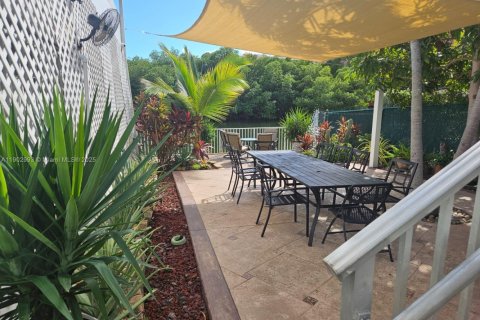 Condo in Sunny Isles Beach, Florida, 2 bedrooms  № 1955289 - photo 17