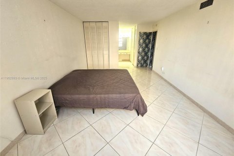 Condo in Sunny Isles Beach, Florida, 2 bedrooms  № 1955289 - photo 25