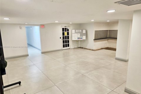 Condo in Sunny Isles Beach, Florida, 2 bedrooms  № 1955289 - photo 14