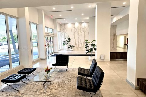 Condo in Sunny Isles Beach, Florida, 2 bedrooms  № 1955289 - photo 11