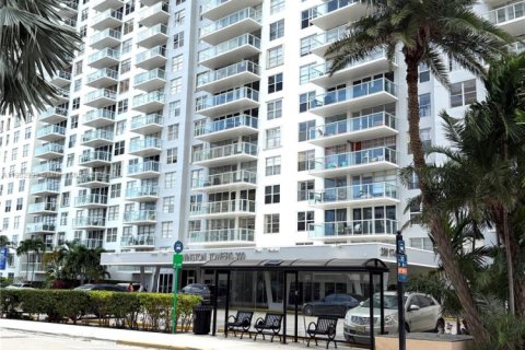 Condo in Sunny Isles Beach, Florida, 2 bedrooms  № 1955289 - photo 21