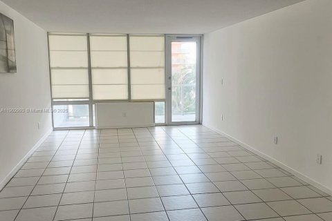 Condo in Sunny Isles Beach, Florida, 2 bedrooms  № 1955289 - photo 6