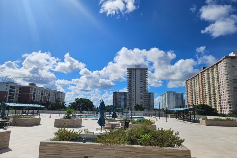 Condo in Sunny Isles Beach, Florida, 2 bedrooms  № 1955289 - photo 5