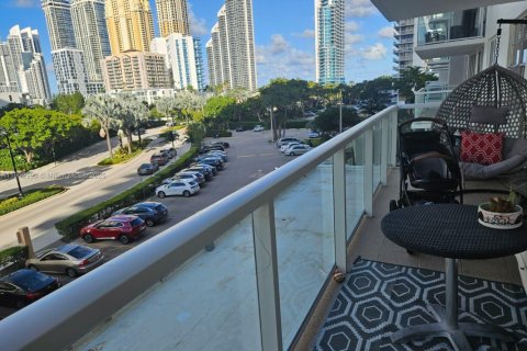 Condo in Sunny Isles Beach, Florida, 2 bedrooms  № 1955289 - photo 3