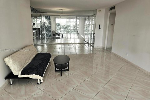 Condo in Sunny Isles Beach, Florida, 2 bedrooms  № 1955289 - photo 22