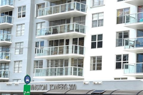 Condo in Sunny Isles Beach, Florida, 2 bedrooms  № 1955289 - photo 1