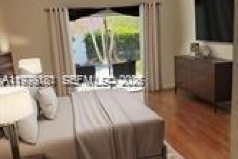 Снять в аренду виллу или дом в Майами, Флорида 3 спальни, 166.39м2, № 2046434 - фото 8