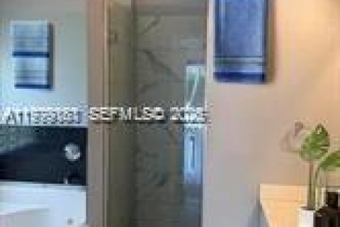 Снять в аренду виллу или дом в Майами, Флорида 3 спальни, 166.39м2, № 2046434 - фото 9