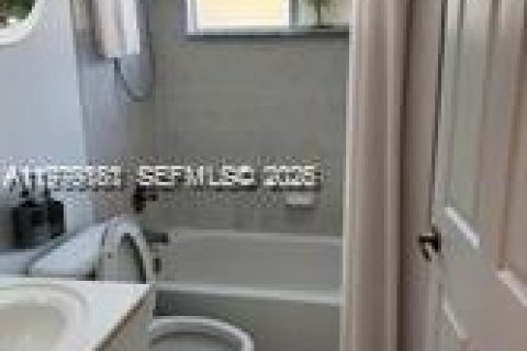 Снять в аренду виллу или дом в Майами, Флорида 3 спальни, 166.39м2, № 2046434 - фото 7