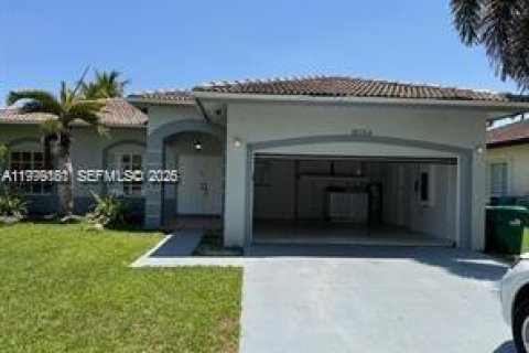 Снять в аренду виллу или дом в Майами, Флорида 3 спальни, 166.39м2, № 2046434 - фото 3