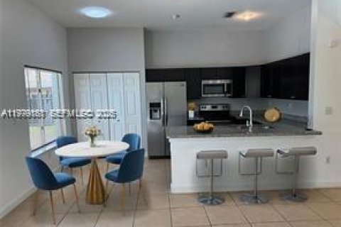 Снять в аренду виллу или дом в Майами, Флорида 3 спальни, 166.39м2, № 2046434 - фото 4