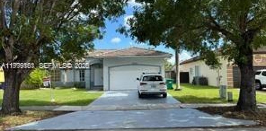 Дом в Майами, Флорида 3 спальни, 166.39м2 № 2046434